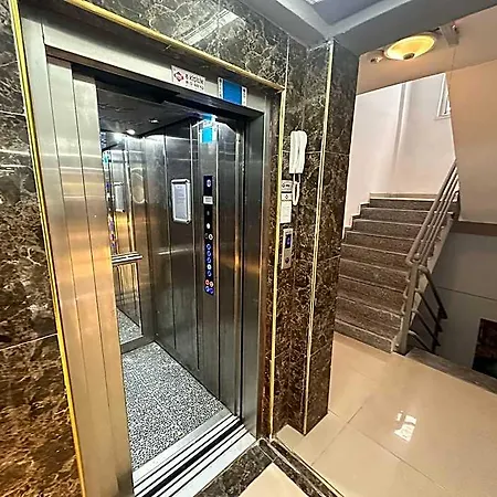 Royal Ezel מלון