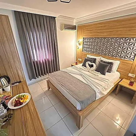 Royal Ezel 3*